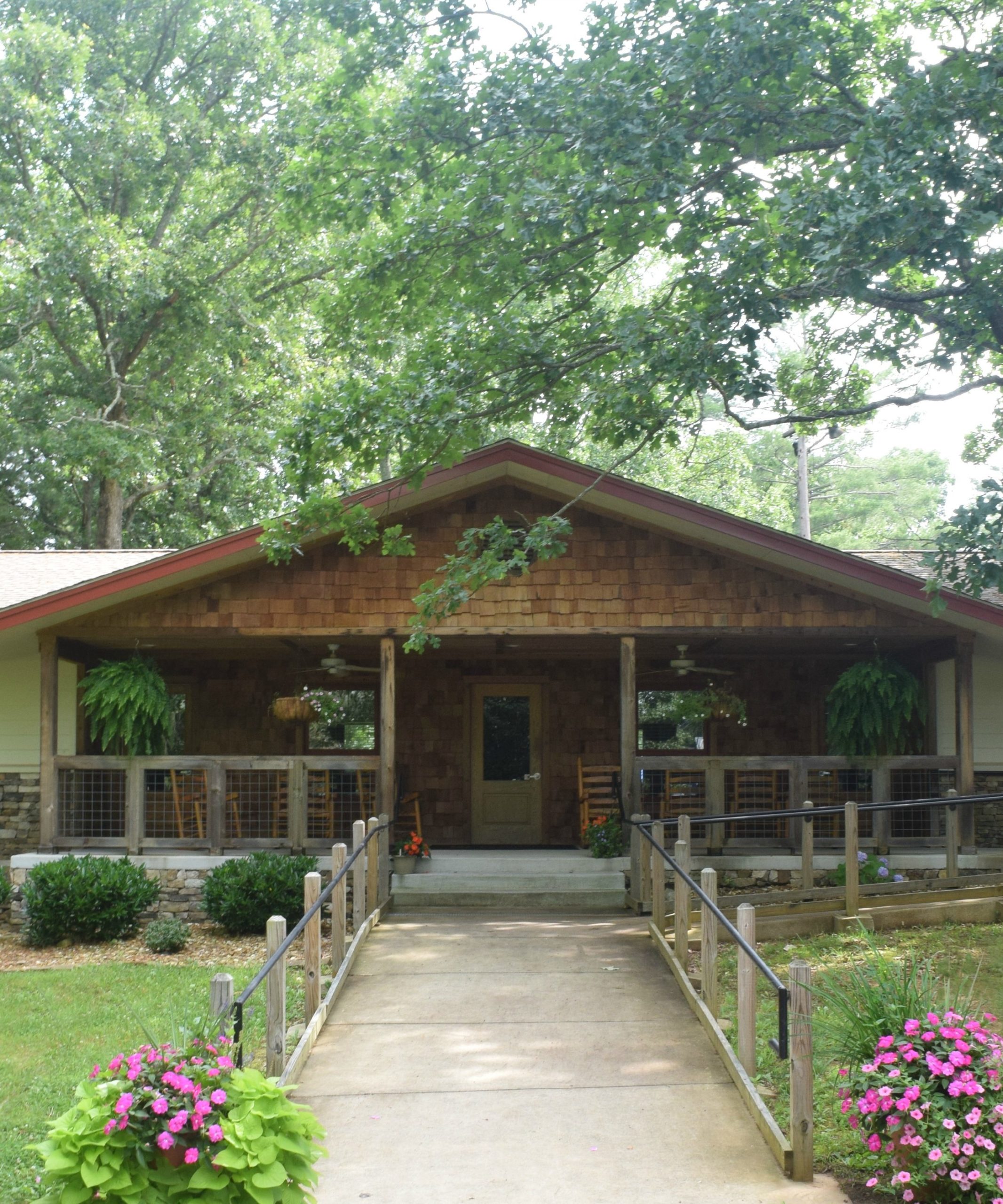 Entry of Cedar Lodge 